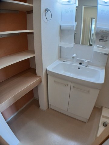 洗面設備　使いやすい洗面所です