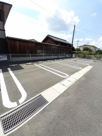 駐車場　車をお持ちの方に嬉しい駐車場付きの物件です