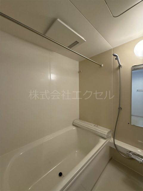バス・シャワールーム　浴室乾燥機、追い焚き機能付き♪