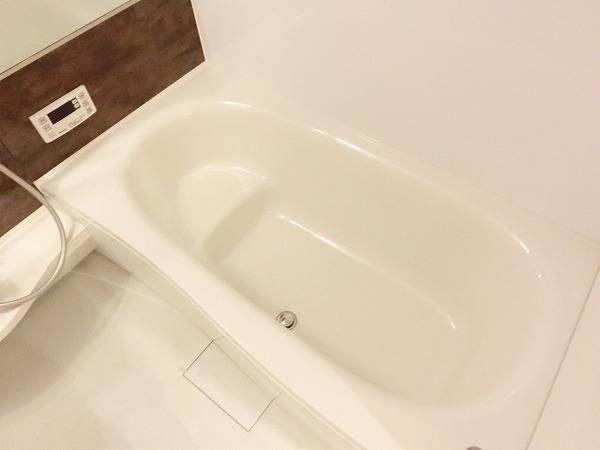 バス・シャワールーム　浴室乾燥機、追焚機能付の広々バスルーム！