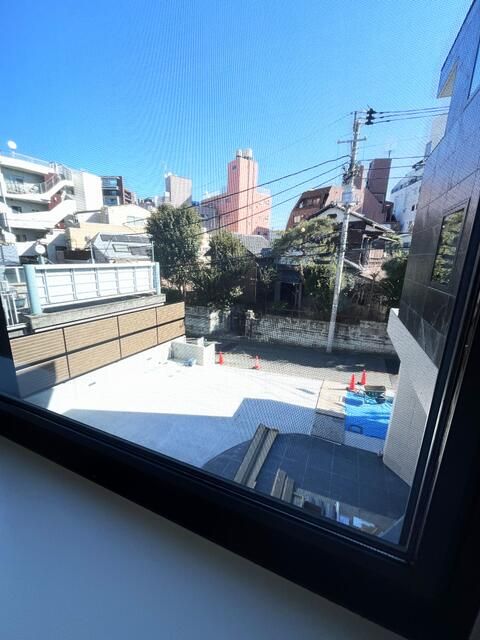 バルコニー　■バルコニー＆眺望■朝日が差し込む東向きバルコニーです。
