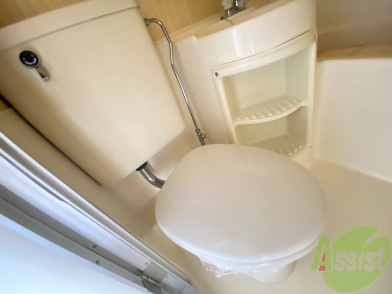 トイレ　ユニットバスなので、トイレは洗面の隣にありましたよ！