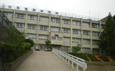 中学校　孔舎衙中学校（中学校）まで873m