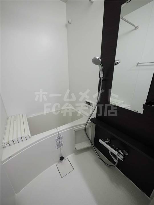バス・シャワールーム　コンパクトで使いやすいお風呂です