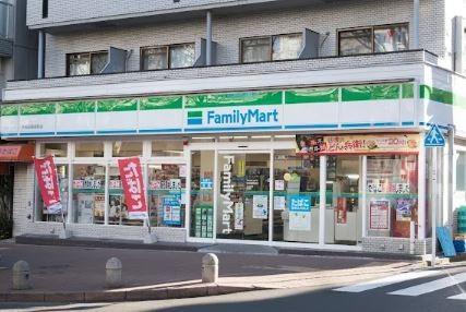 コンビニ　ファミリーマート 早稲田鶴巻町店（コンビニ）まで245m