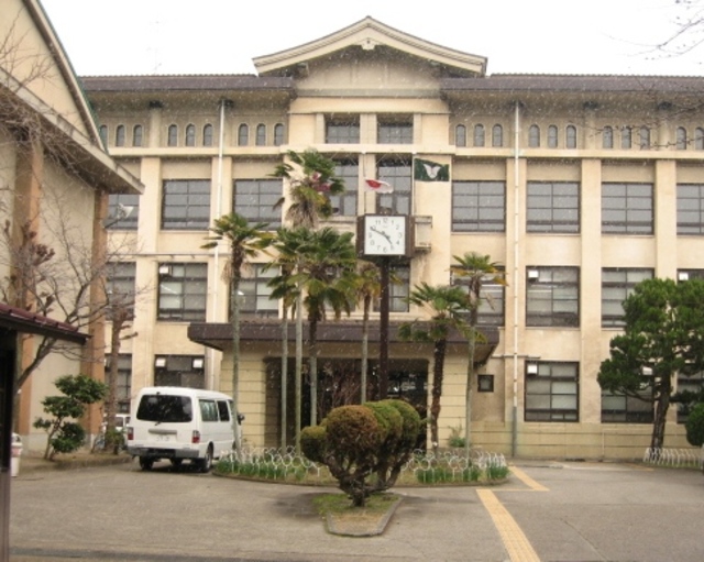 中学校　京都市立岡崎中学校（中学校）まで716m