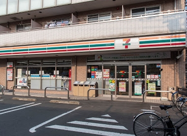 コンビニ　セブンイレブン 大田区西蒲田店（コンビニ）まで90m