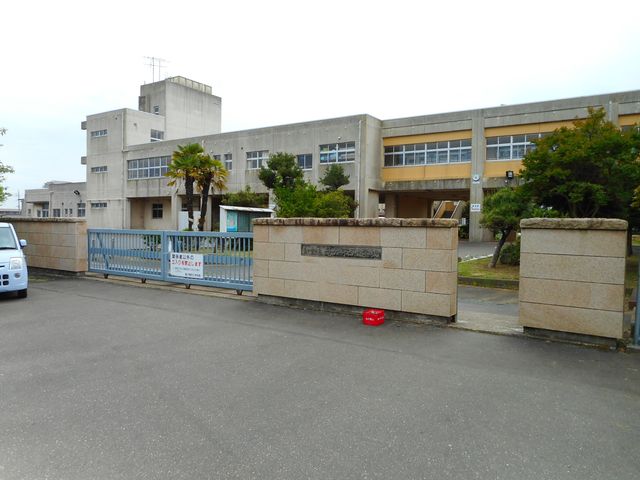 小学校　龍ヶ崎西小（小学校）まで600m