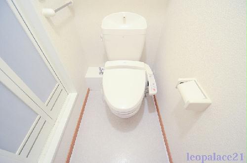 トイレ　実際のお部屋と異なる場合がございます。