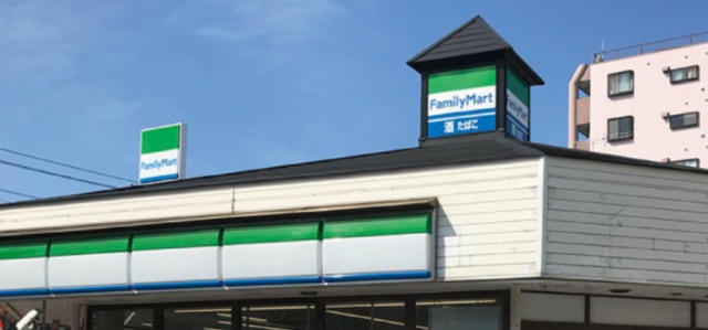 コンビニ　ファミリーマートかわぐち飯塚店（コンビニ）まで500m