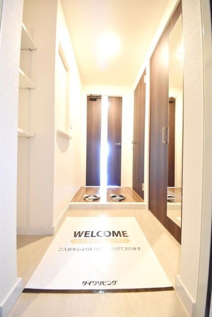 玄関　シューズボックスのある広めの玄関