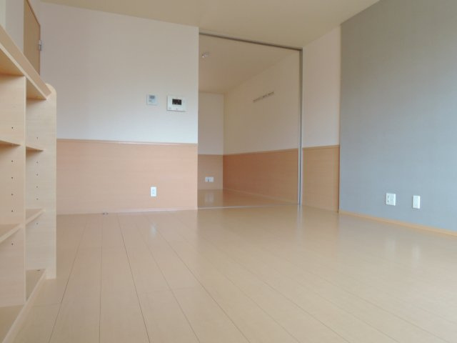 阪急京都線 高槻市駅 徒歩20分 3階建 築15年の居間写真
