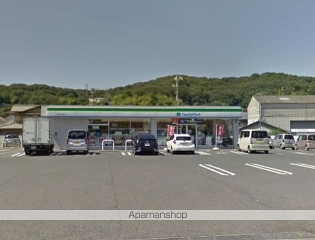 コンビニ　ファミリーマート（コンビニ）まで316m
