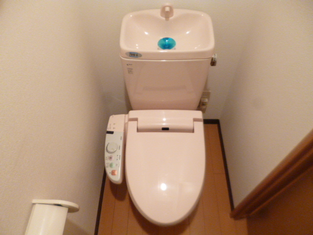 トイレ　ウォシュレット機能付トイレです