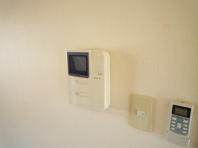 セキュリティ　ＴＶドアホン付きなので玄関まで行かなくても．．．