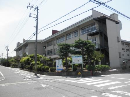 【山形市鳥居ケ丘のアパートの小学校】