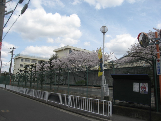 中学校　大東市立北条中学校（中学校）まで367m