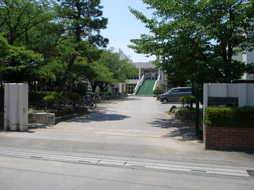 【ドミール山本の小学校】