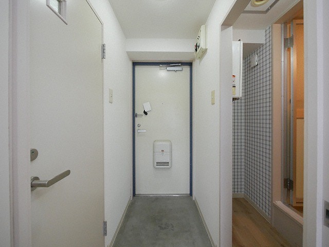 【札幌市中央区南十三条西のマンションの玄関】