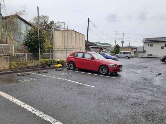 【日立市本宮町のマンションの駐車場】