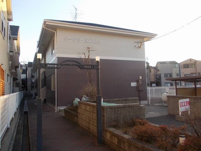 京都市伏見区久我森の宮町のアパートの建物外観