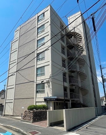 箕面市箕面のマンションの建物外観