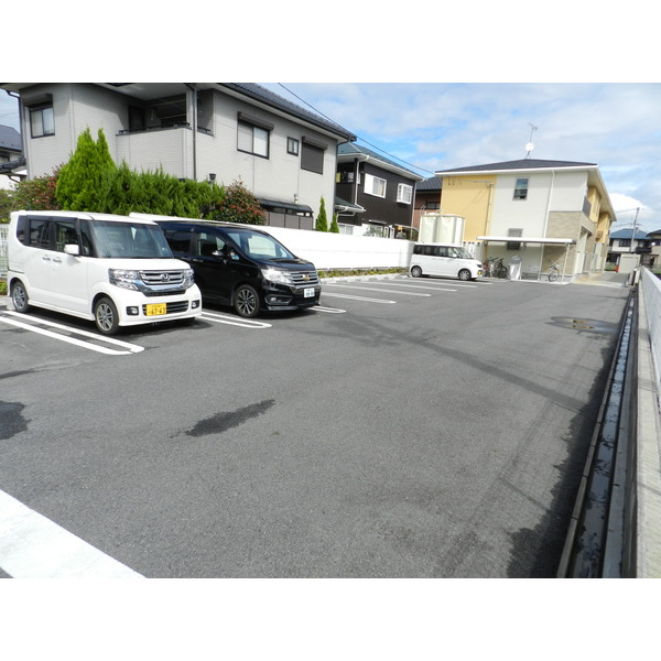 【近江八幡市堀上町のアパートの駐車場】