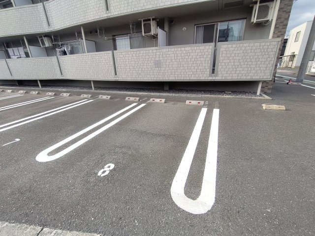 【ポライトの駐車場】