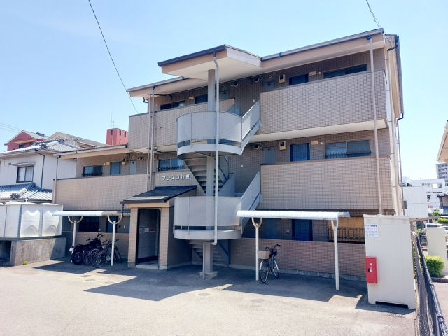 松山市竹原のマンションの建物外観