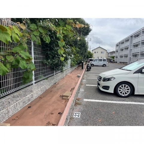 【リブレス佐倉の駐車場】