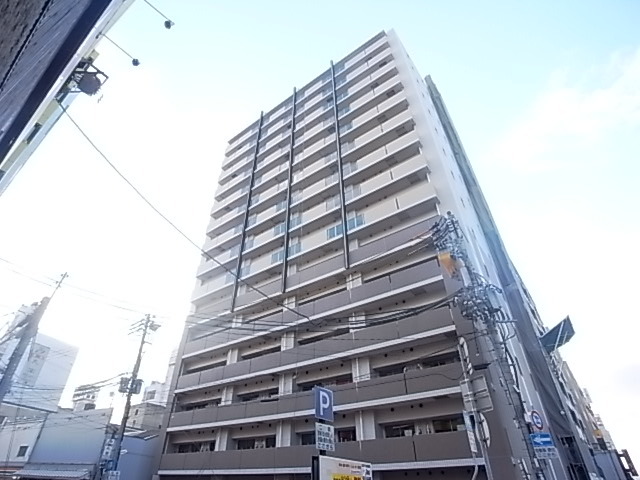 【パークフラッツ尼崎の建物外観】