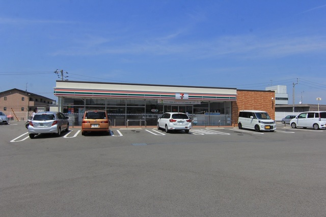コンビニ　セブンイレブン松山来住町店（コンビニ）まで520m