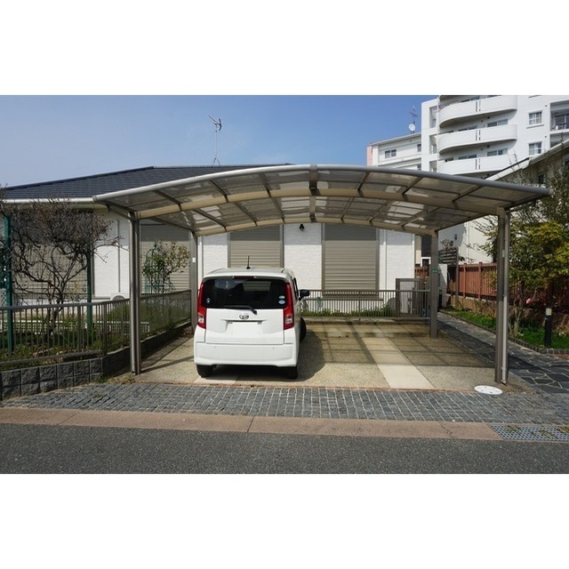 【西戸崎２丁目戸建の駐車場】