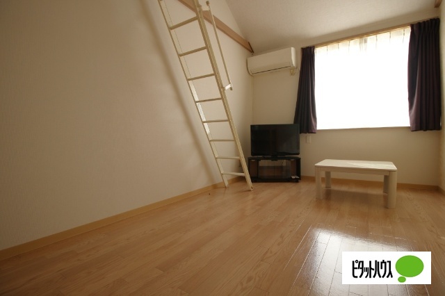 居室・リビング　２１０号室になります