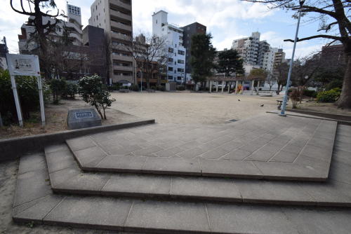 【大阪市中央区森ノ宮中央のマンションの公園】