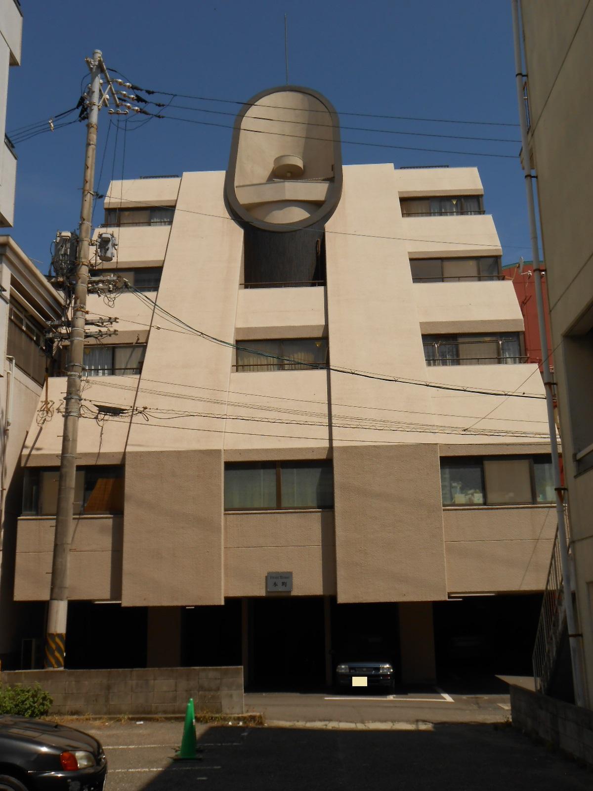 フロントハウス本町の建物外観