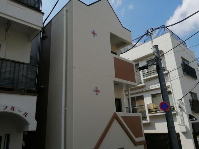 新宿区築地町のマンションの建物外観