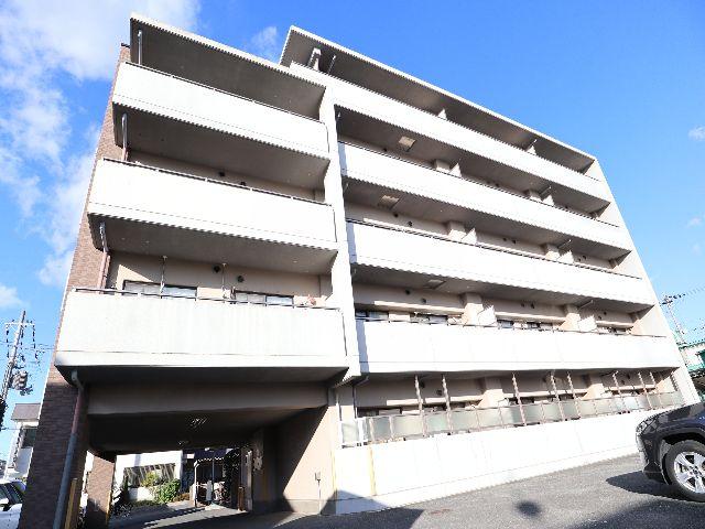 【奈良市三条桧町のマンションの建物外観】