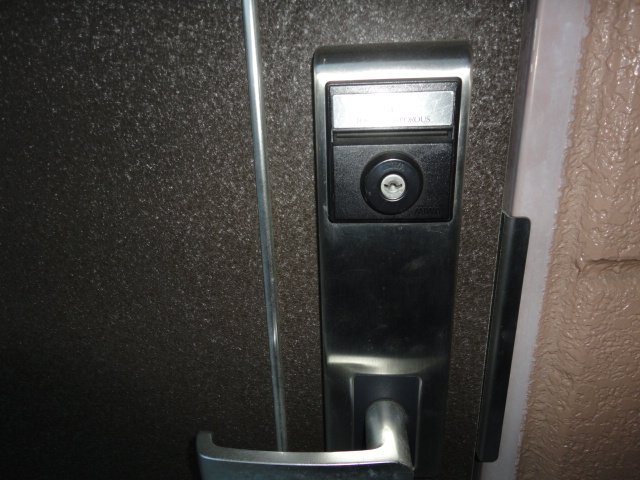 玄関　カードキー