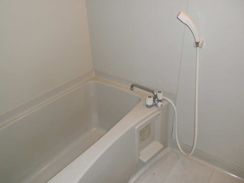 バス・シャワールーム　シャワー、給湯有りの浴室です。