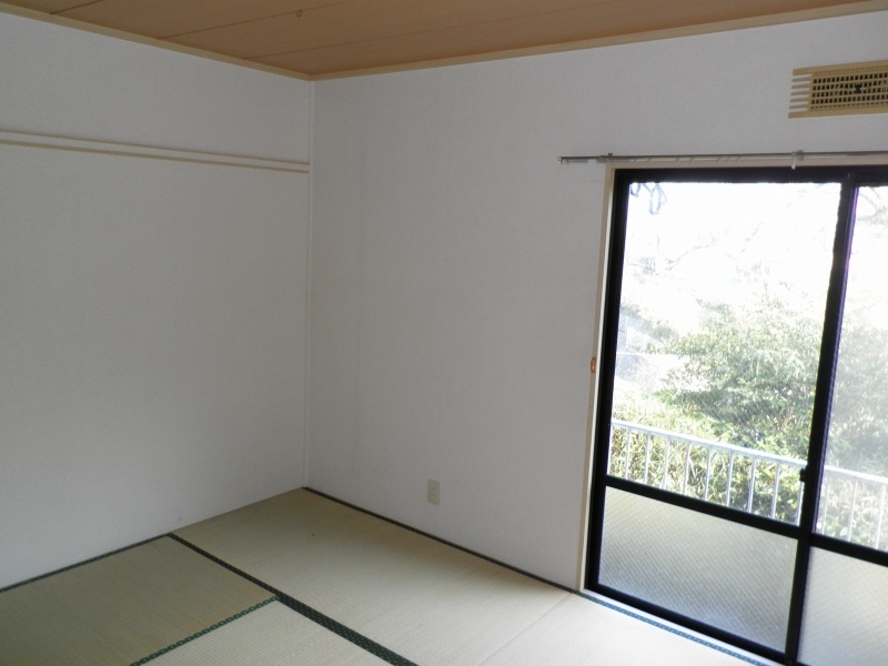 その他部屋・スペース　日当たり良好な和室6畳です。