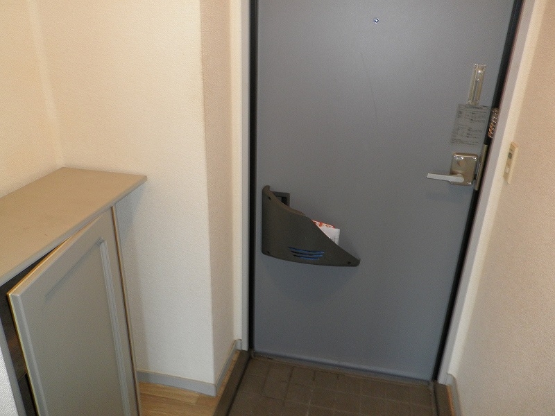 玄関　下駄箱有りの便利な玄関です。