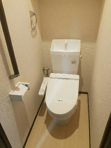 トイレ　温水洗浄付便座でリラックスタイム。