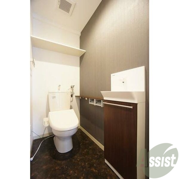 トイレ　こちらはトイレです。清潔感があり、安心して使用できます。