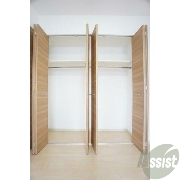 収納　クローゼットがありました。お洋服や荷物はここへ