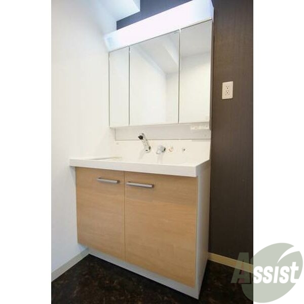 洗面設備　洗面台。身支度にはかかせないですよね～。