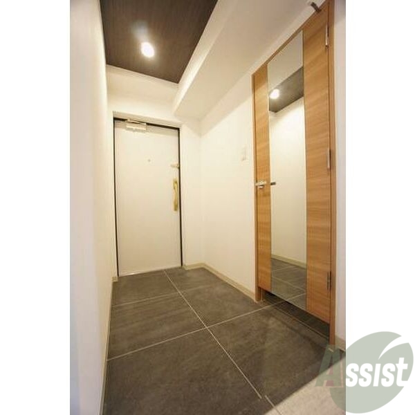 玄関　玄関の様子です。明るい印象ですね。気分もあがりそう。