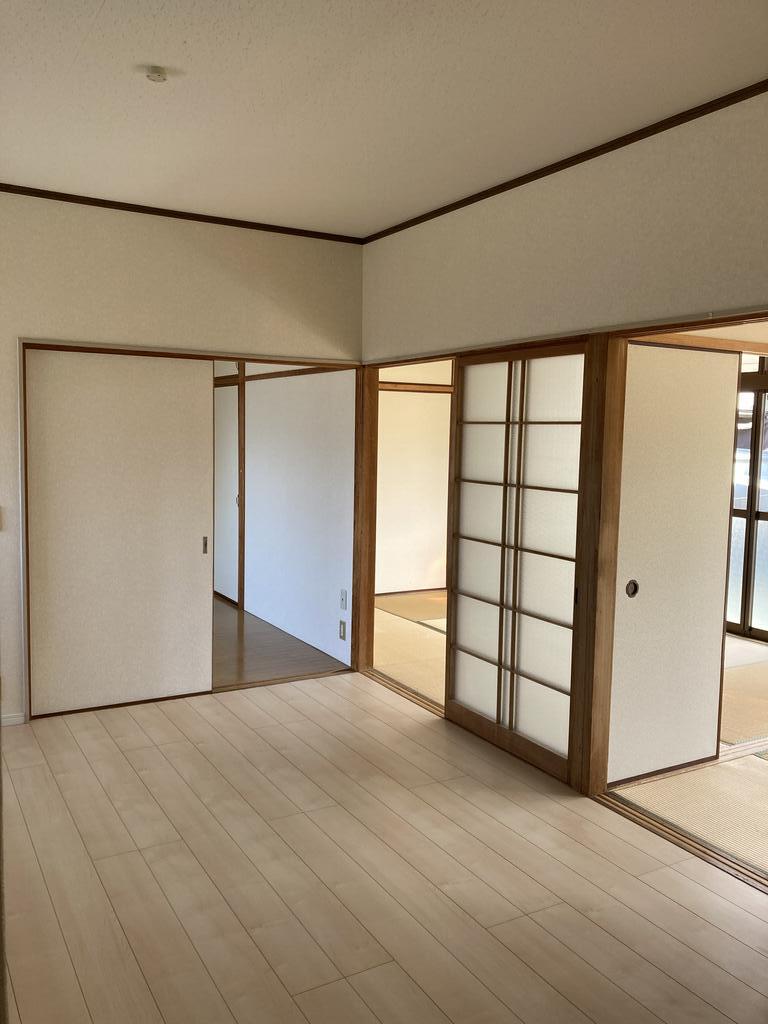 居室・リビング　広々とした居室の日当たり良好です