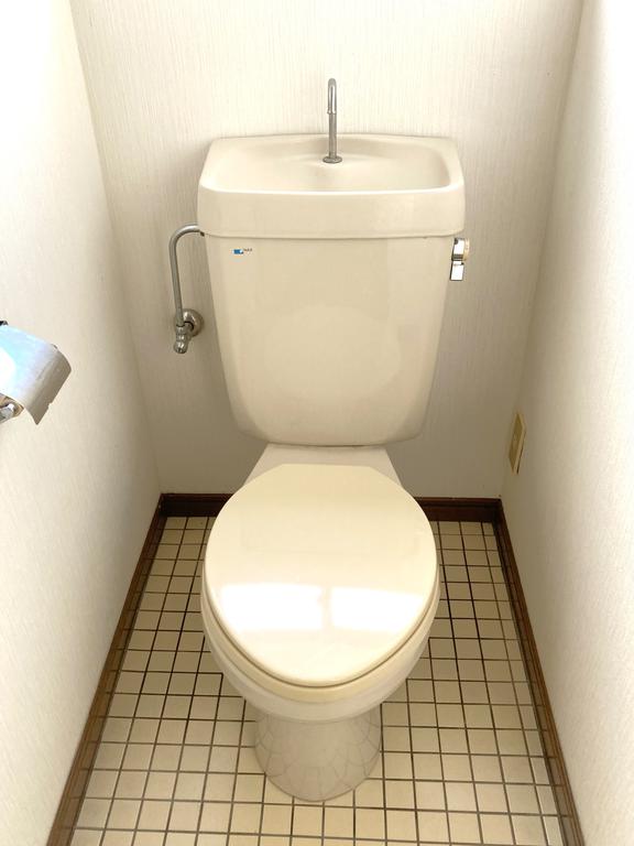 トイレ　窓があります