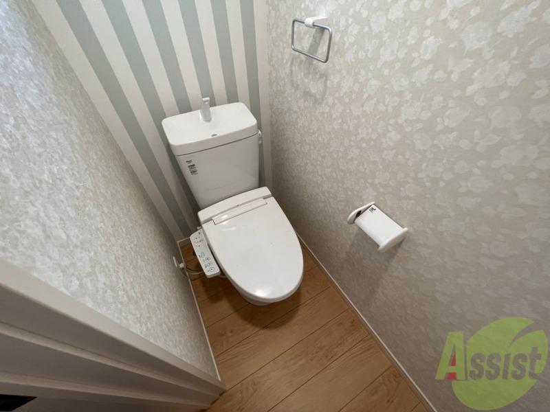 トイレ　温水洗浄便座付きのトイレは、使用しやすくうれしいですね。